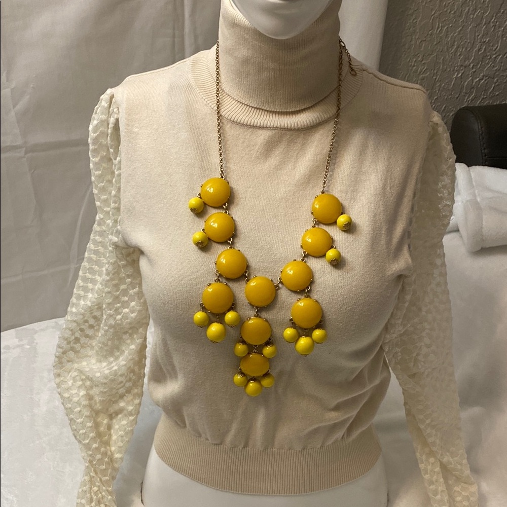 Yellow Statement Necklace.  2 piezas